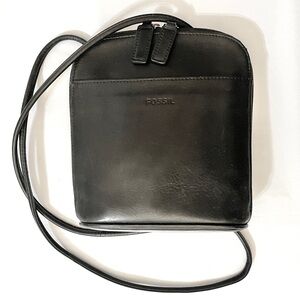 Fossil Black Leather Small Crossbody Bag Full Zipper with Accordian Sides